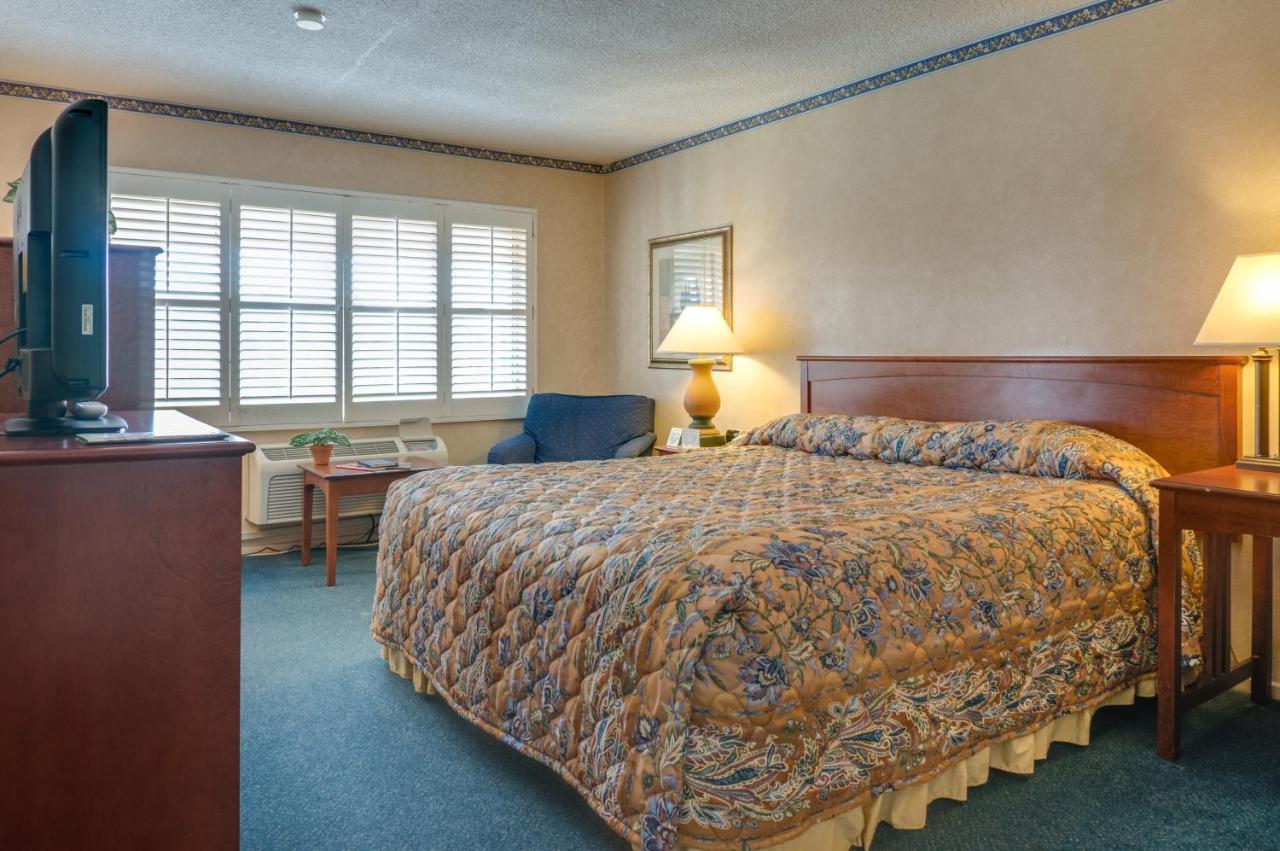 | Saga Motor Hotel Pasadena