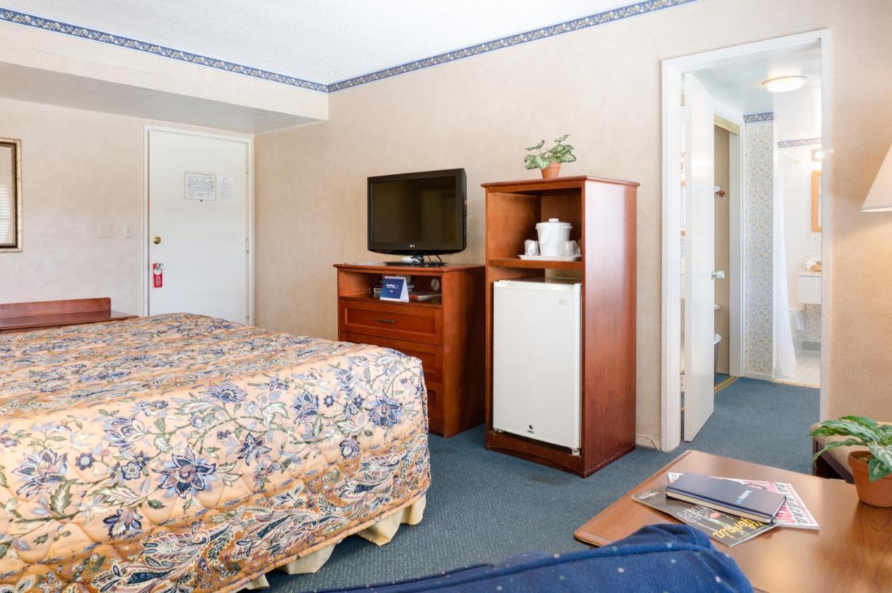 | Saga Motor Hotel Pasadena