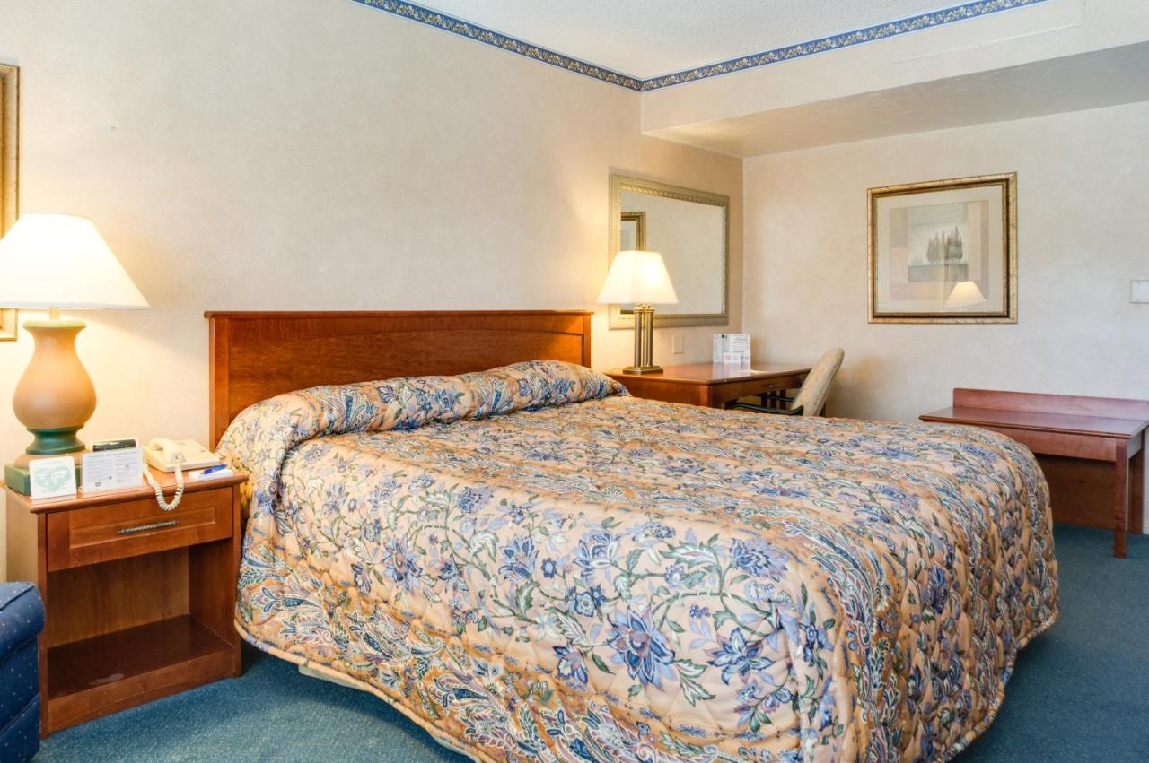 | Saga Motor Hotel Pasadena
