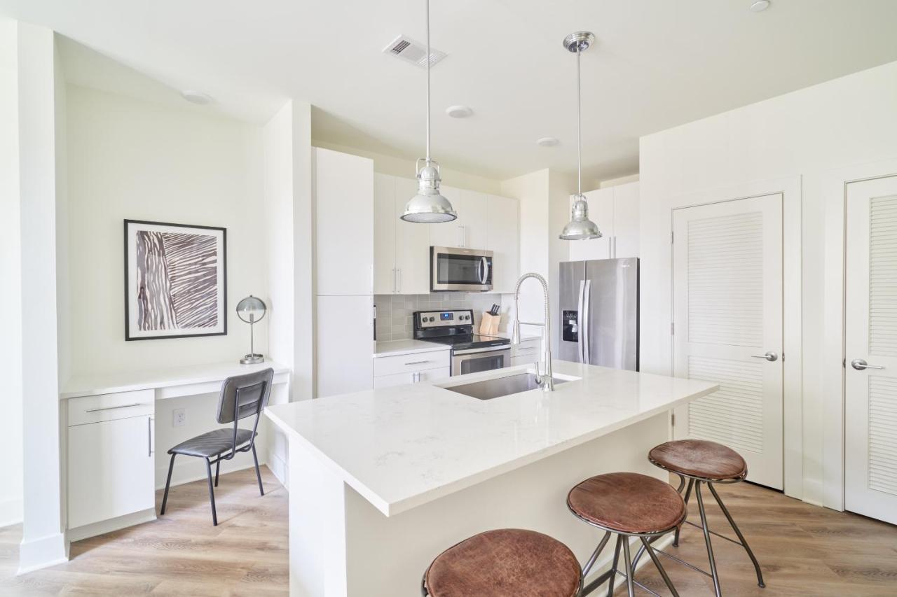 Queen Suite at Sonder at LC Sobro