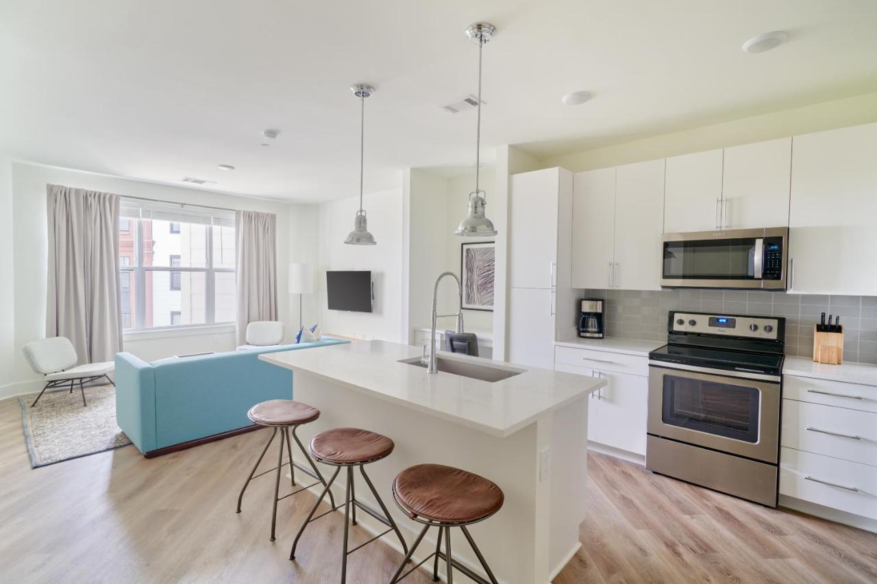 Queen Suite at Sonder at LC Sobro