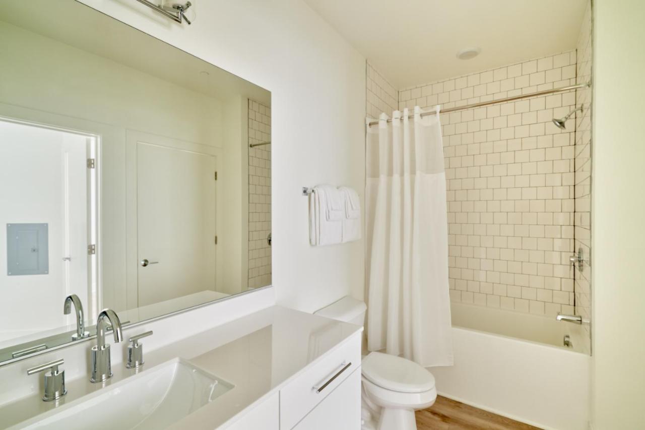 Queen Suite at Sonder at LC Sobro