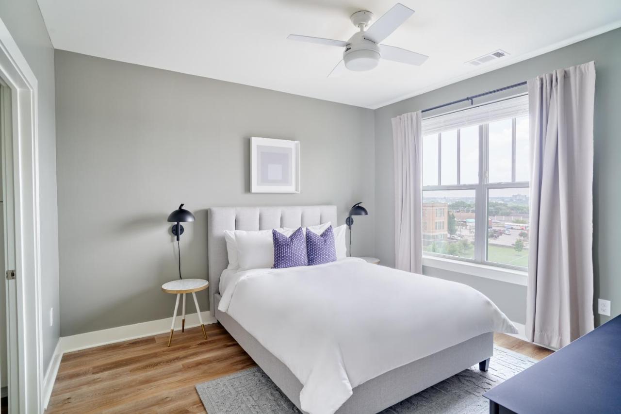Superior Suite at Sonder at LC Sobro