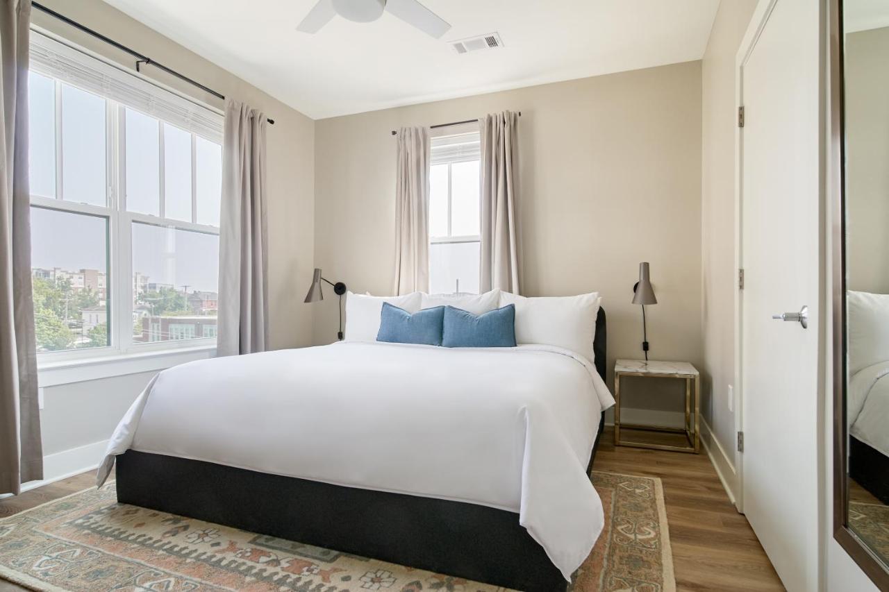 Deluxe Suite at Sonder at LC Sobro
