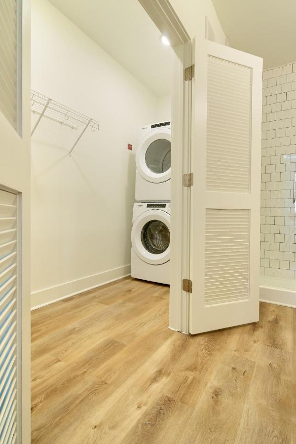 Deluxe Suite at Sonder at LC Sobro