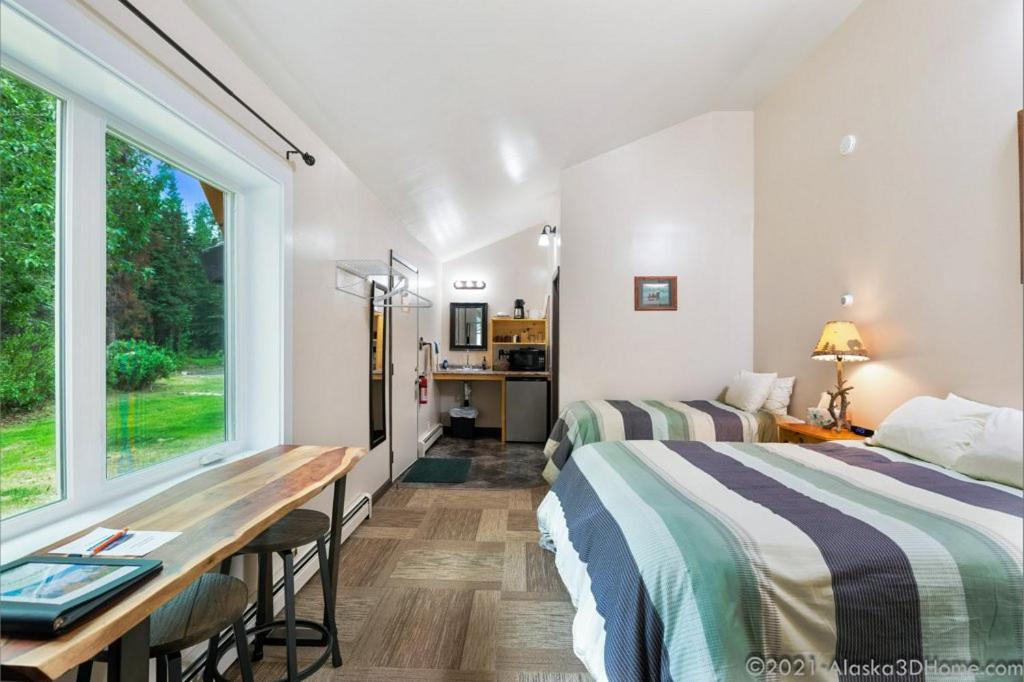 | Backwoods Lodge
