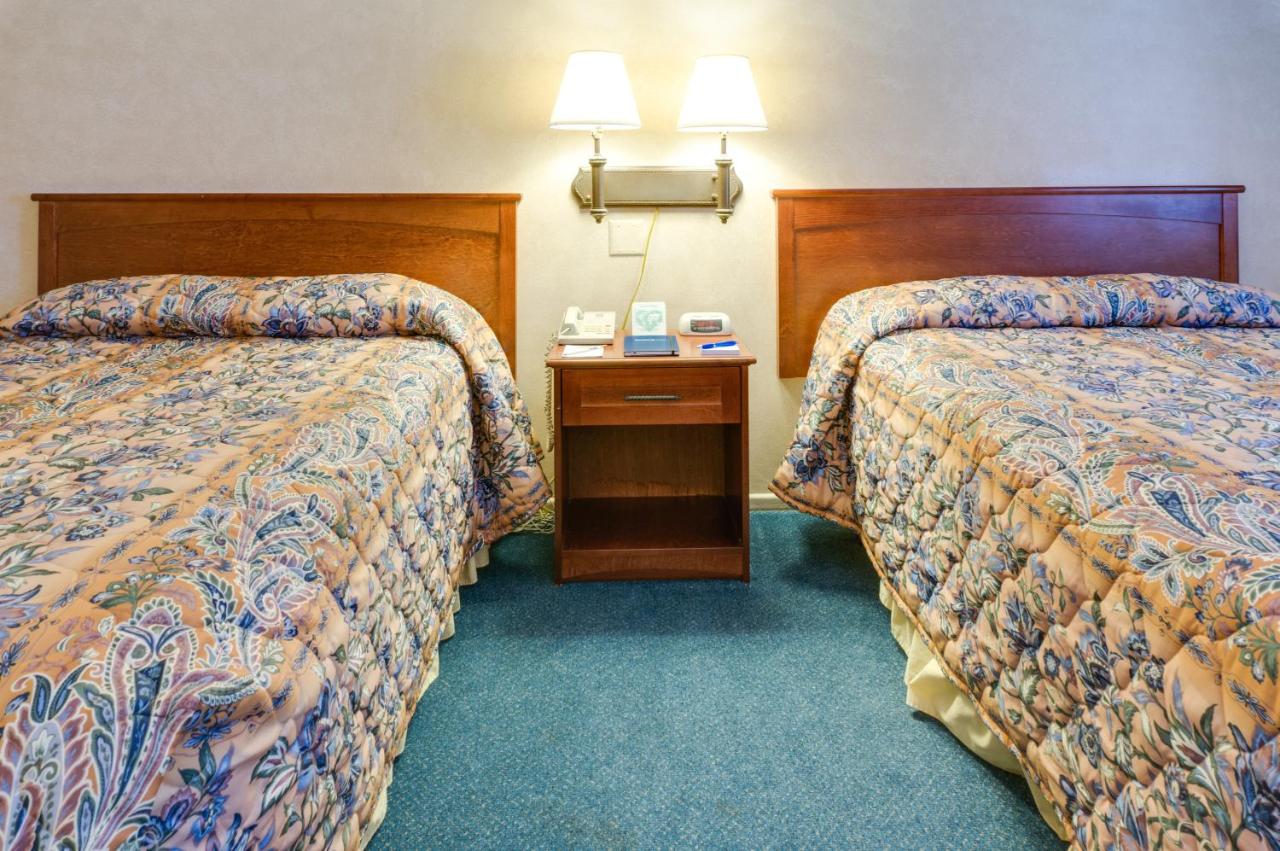 | Saga Motor Hotel Pasadena