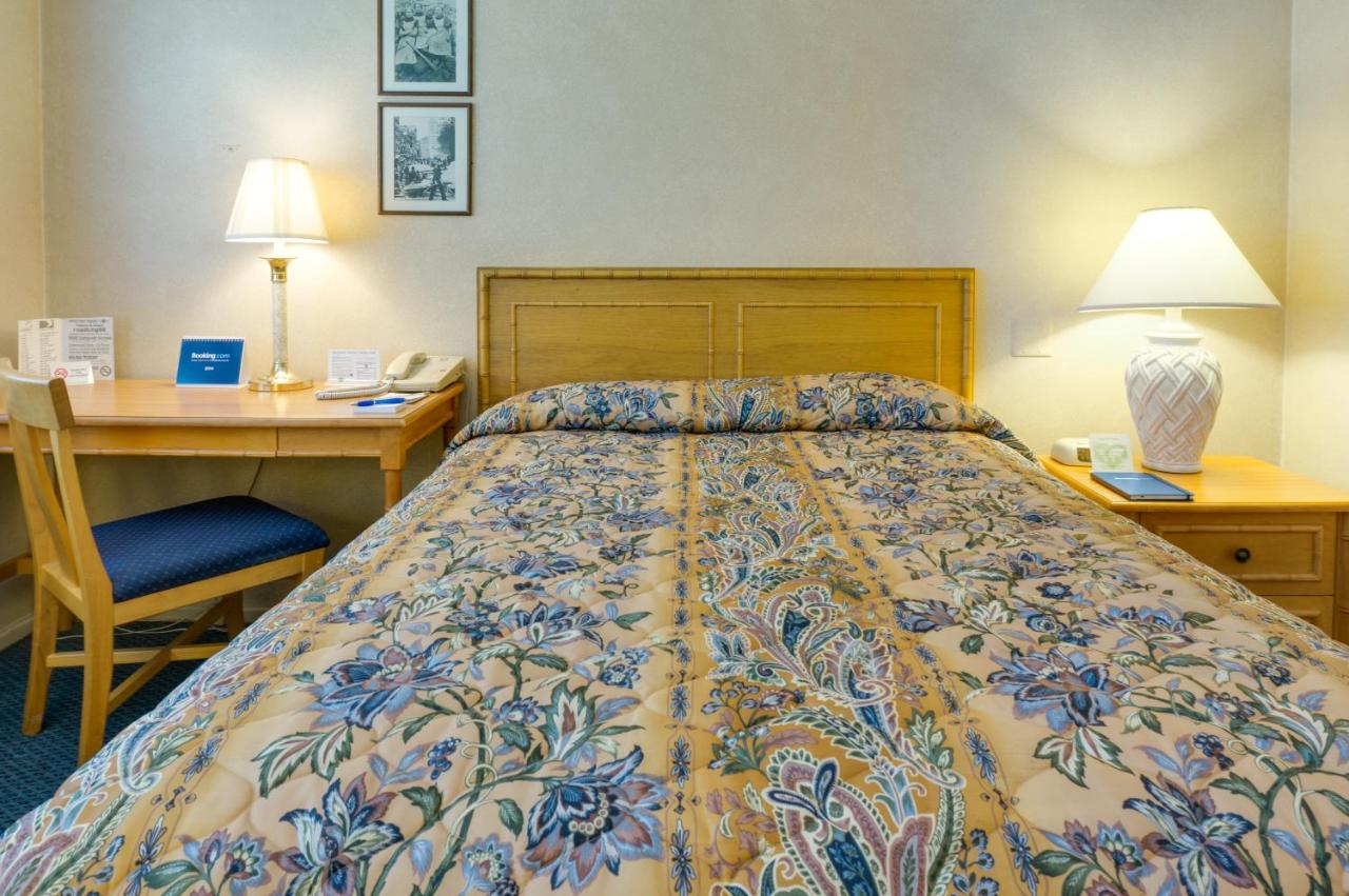 | Saga Motor Hotel Pasadena
