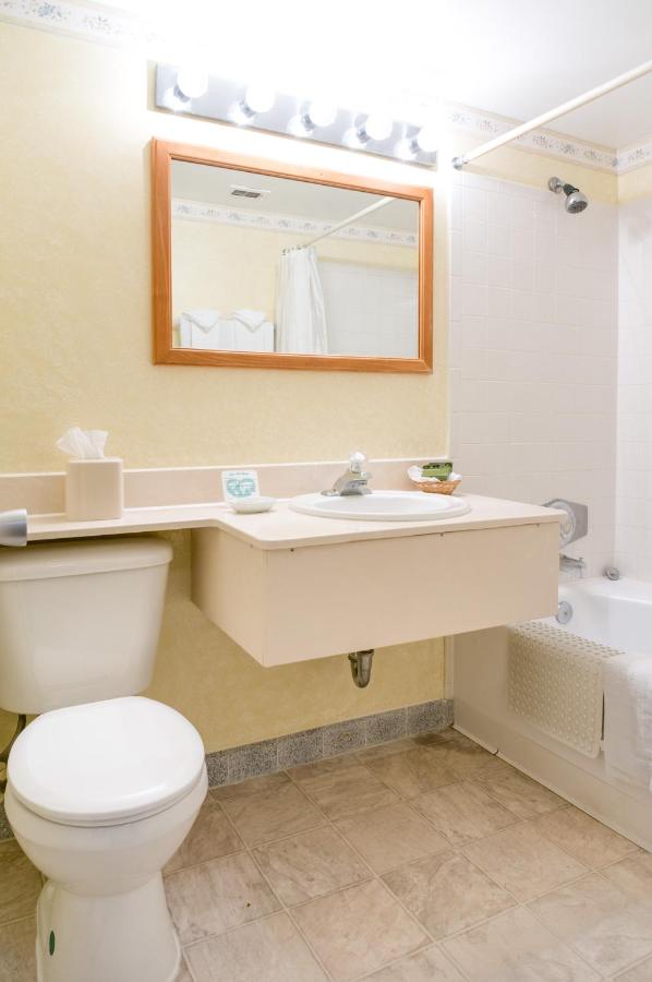 | Saga Motor Hotel Pasadena