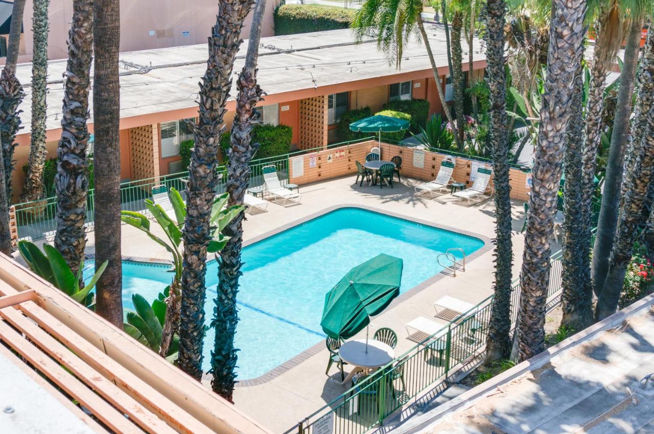 | Saga Motor Hotel Pasadena