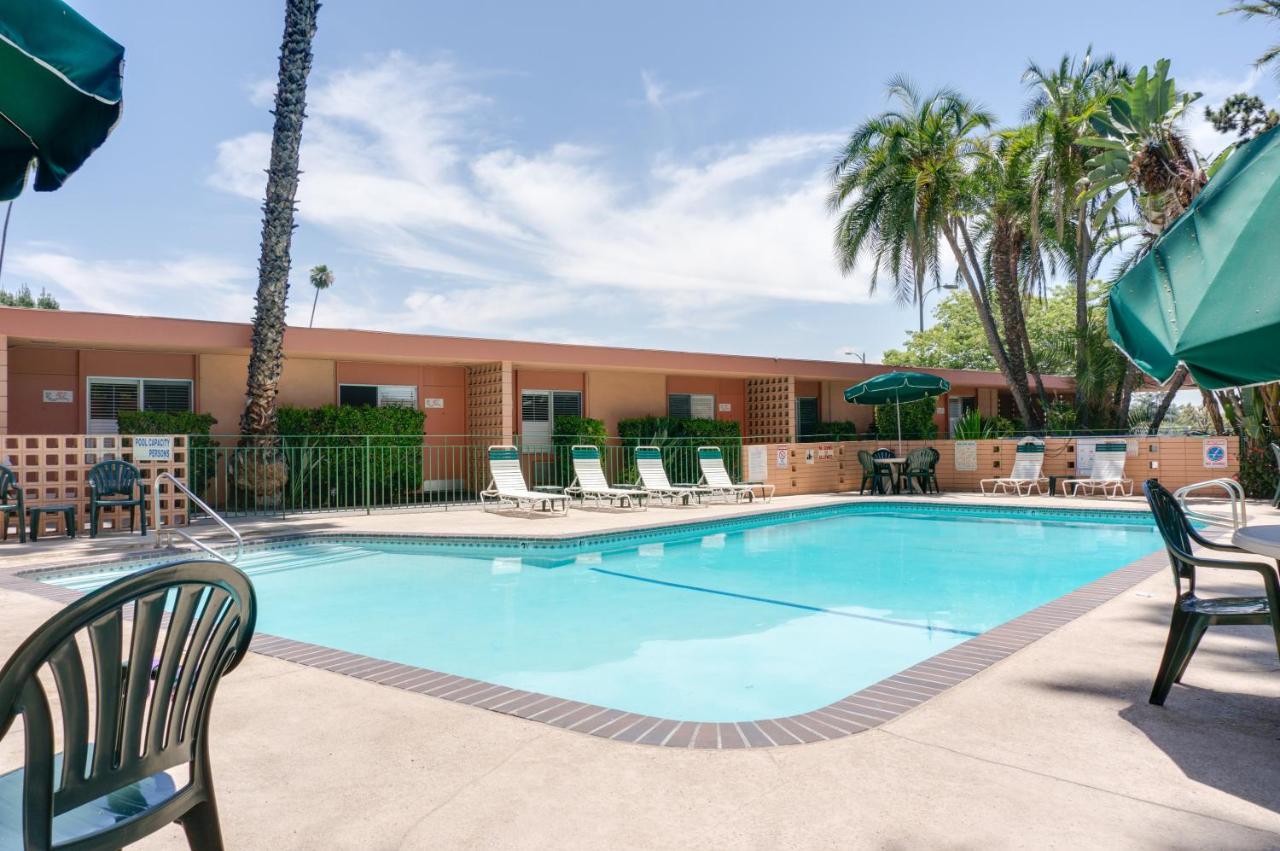  | Saga Motor Hotel Pasadena