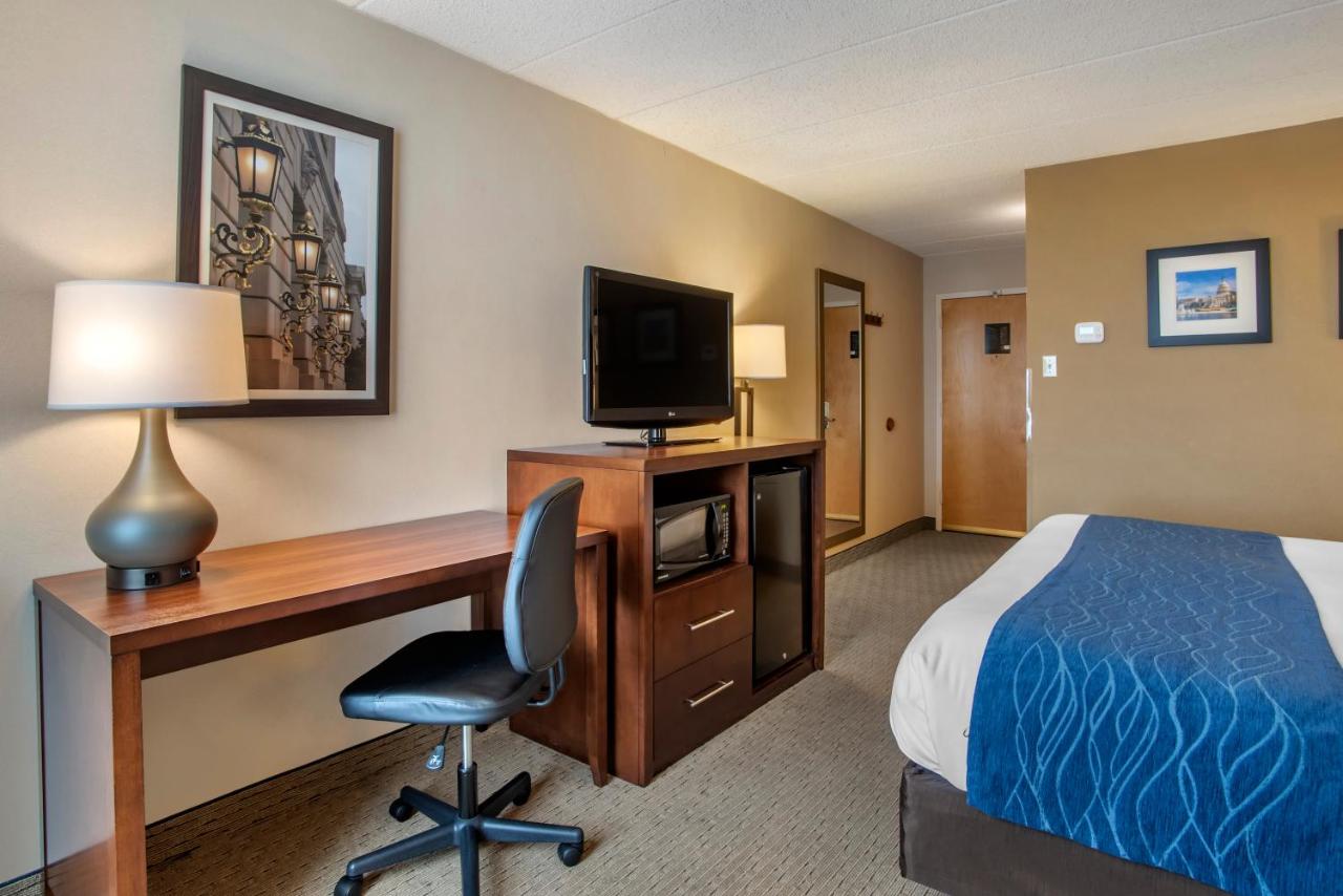 King Room - Non-Smoking at Comfort Inn Shady Grove - Gaithersburg - Rockville