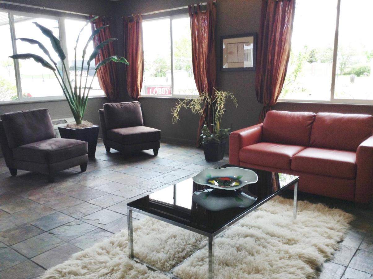 | Court Plaza Inn & Suites of Mackinaw
