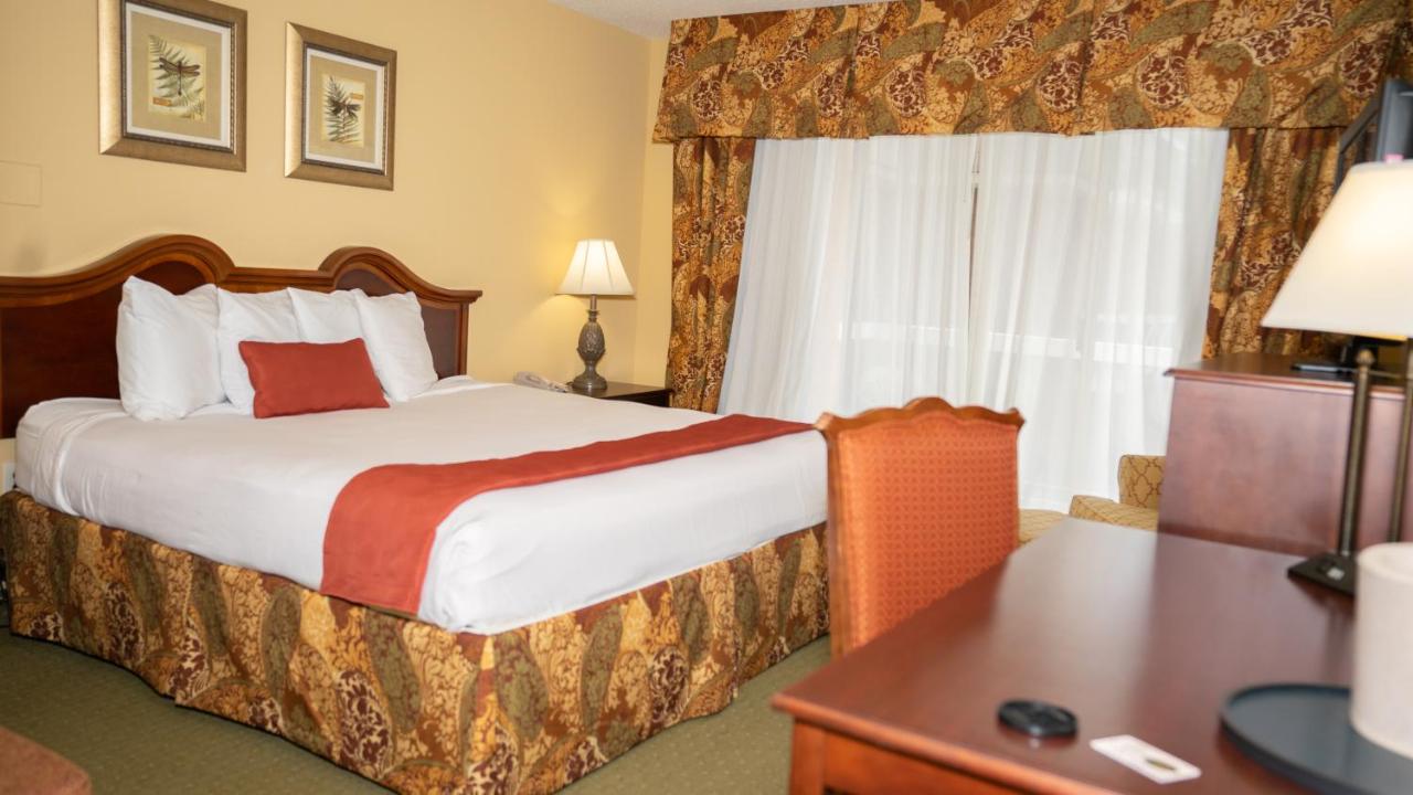 Standard King Room - Non-Smoking at Clarion Hotel & Suites Convention Center Fredericksburg