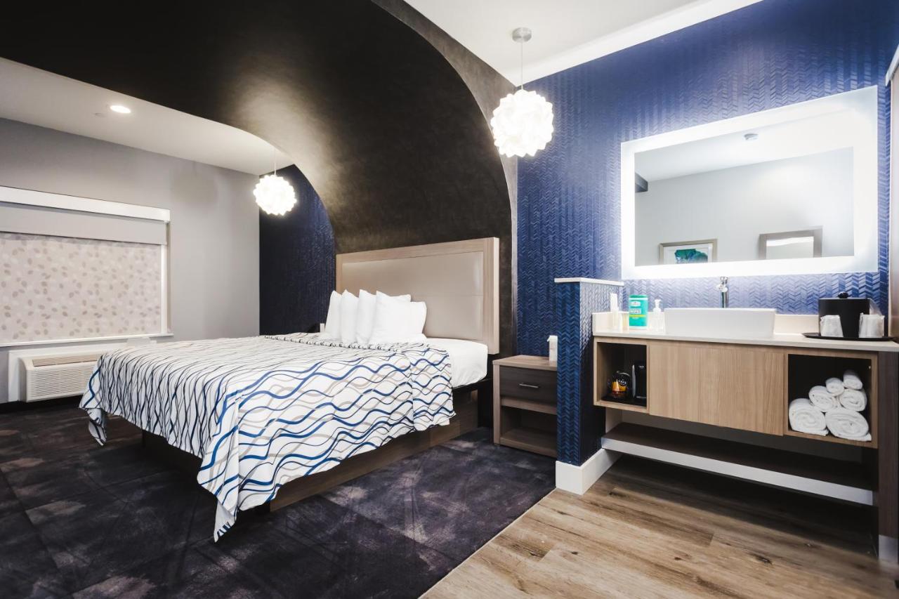 | Palace Inn Blue Houston East Beltway 8