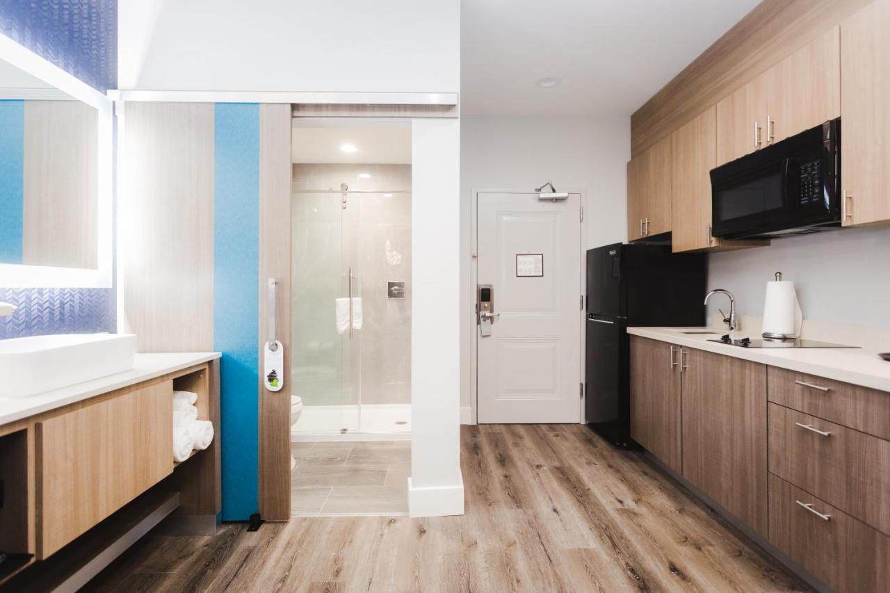 | Palace Inn Blue Houston East Beltway 8