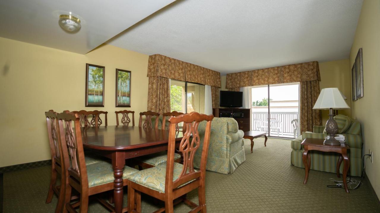 Standard Double Room with Two Double Beds - Non-Smoking at Clarion Hotel & Suites Convention Center Fredericksburg