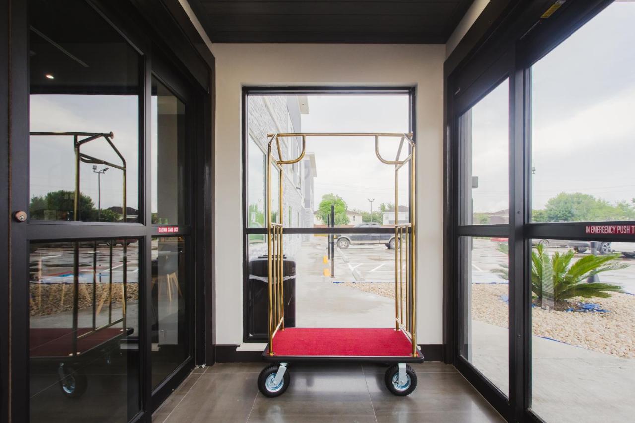 | Palace Inn Blue Houston East Beltway 8