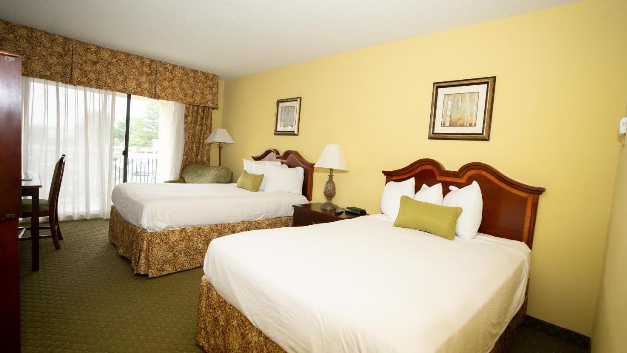 Double Suite with Two Double Beds and Sofa-Bed - Non-Smoking at Clarion Hotel & Suites Convention Center Fredericksburg