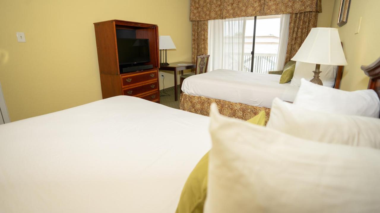Double Suite with Two Double Beds and Sofa-Bed - Non-Smoking at Clarion Hotel & Suites Convention Center Fredericksburg