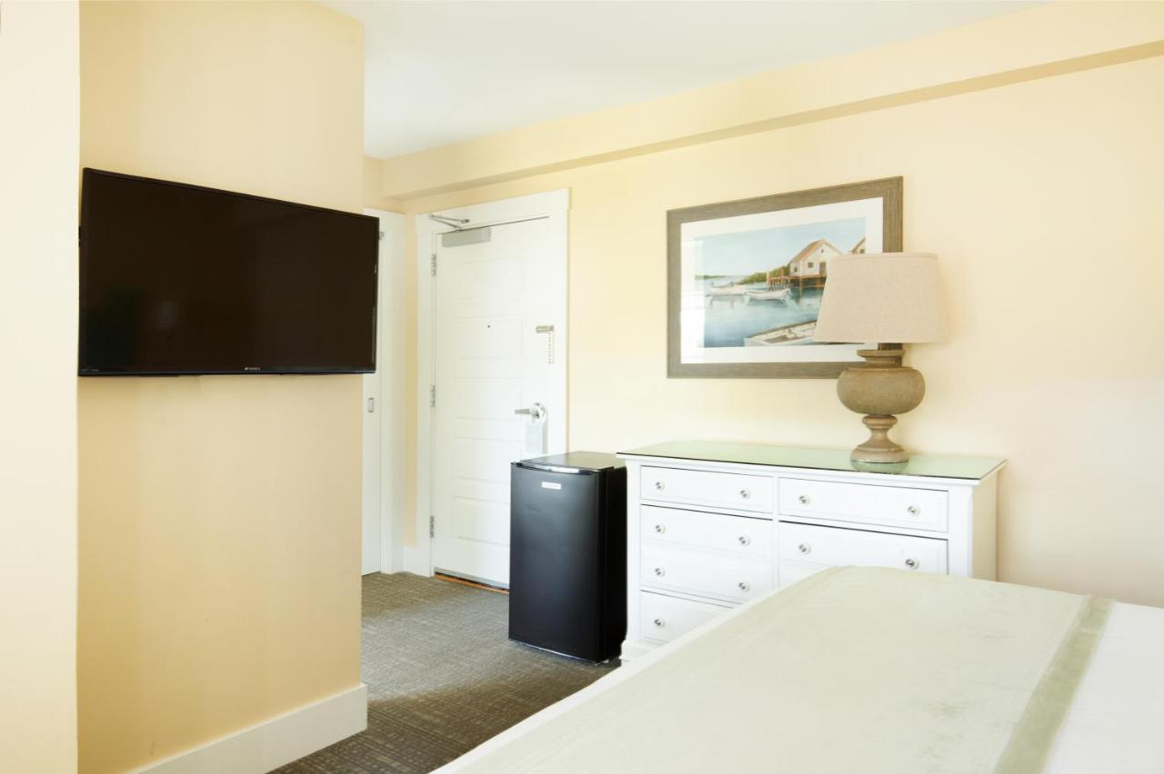 | Colonial Inn