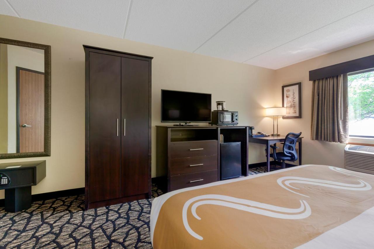 Queen Room - Accessible/Non Smoking at Quality Inn Oshkosh Aviation Park