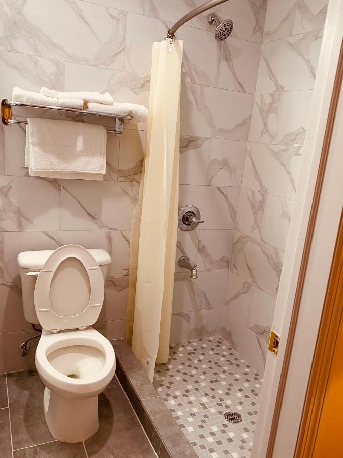 Superior King Room at Surface Inn Brooklyn