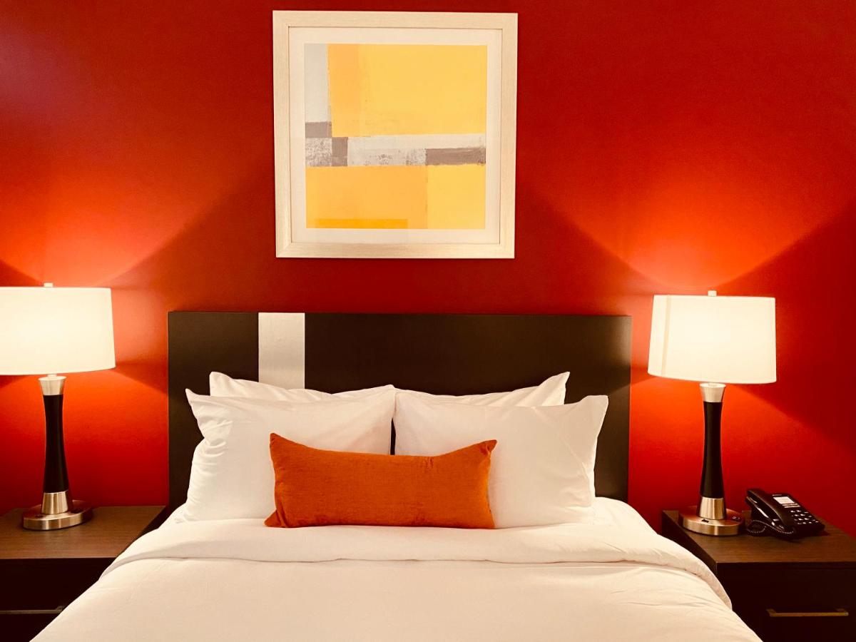 Queen Room - Disability Access at Surface Inn Brooklyn
