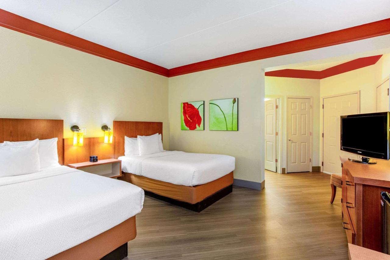 Deluxe Double Room with Two Double Beds at La Quinta Inn & Suites by Wyndham Raleigh Crabtree