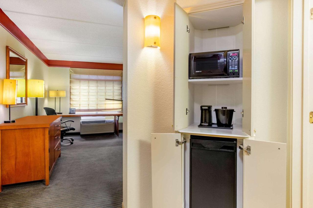 Deluxe Double Room with Two Double Beds at La Quinta Inn & Suites by Wyndham Raleigh Crabtree