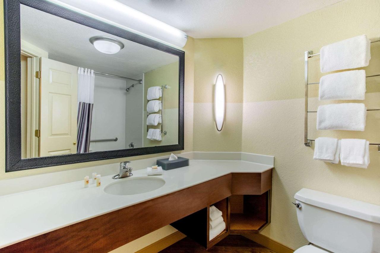 Deluxe Double Room with Two Double Beds at La Quinta Inn & Suites by Wyndham Raleigh Crabtree