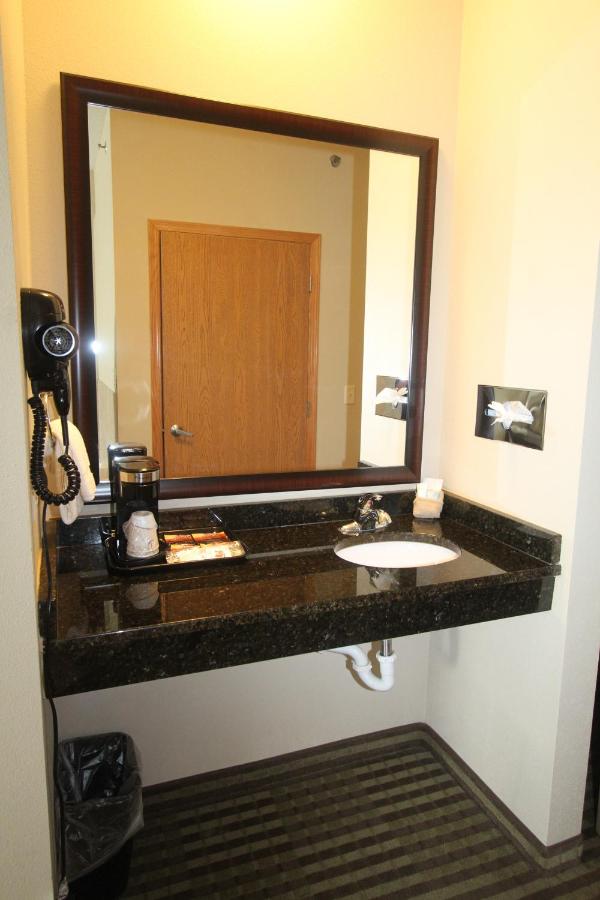 | Bowman Inn and Suites