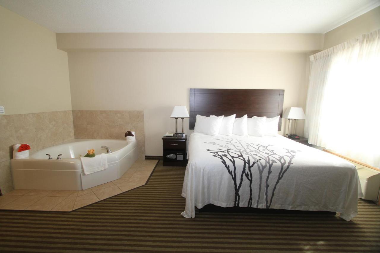 | Bowman Inn and Suites