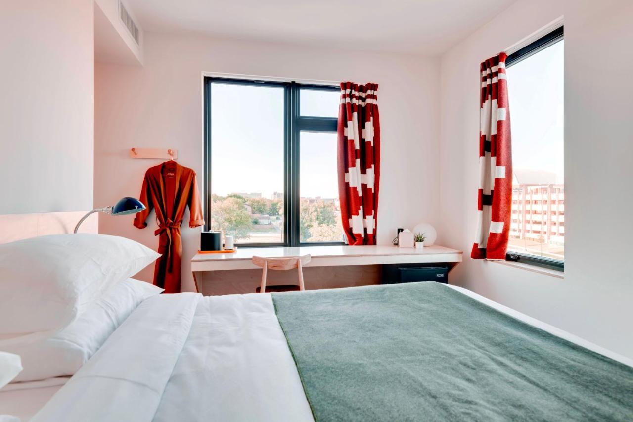 Deluxe King Room at Hotel Dryce
