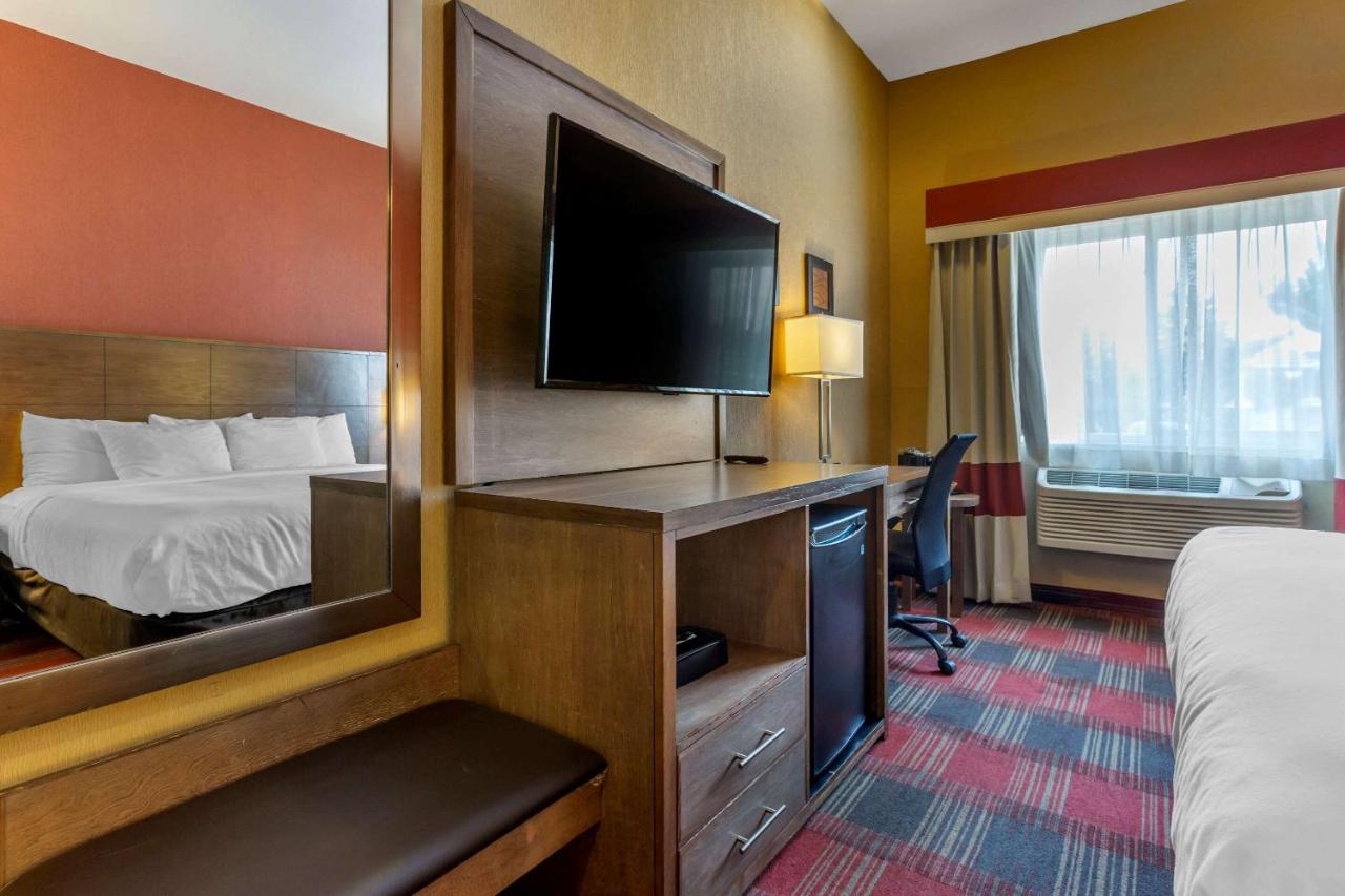 Queen Room with Refrigerator - Non-Smoking at Comfort Inn Flagstaff Lucky Lane I-40