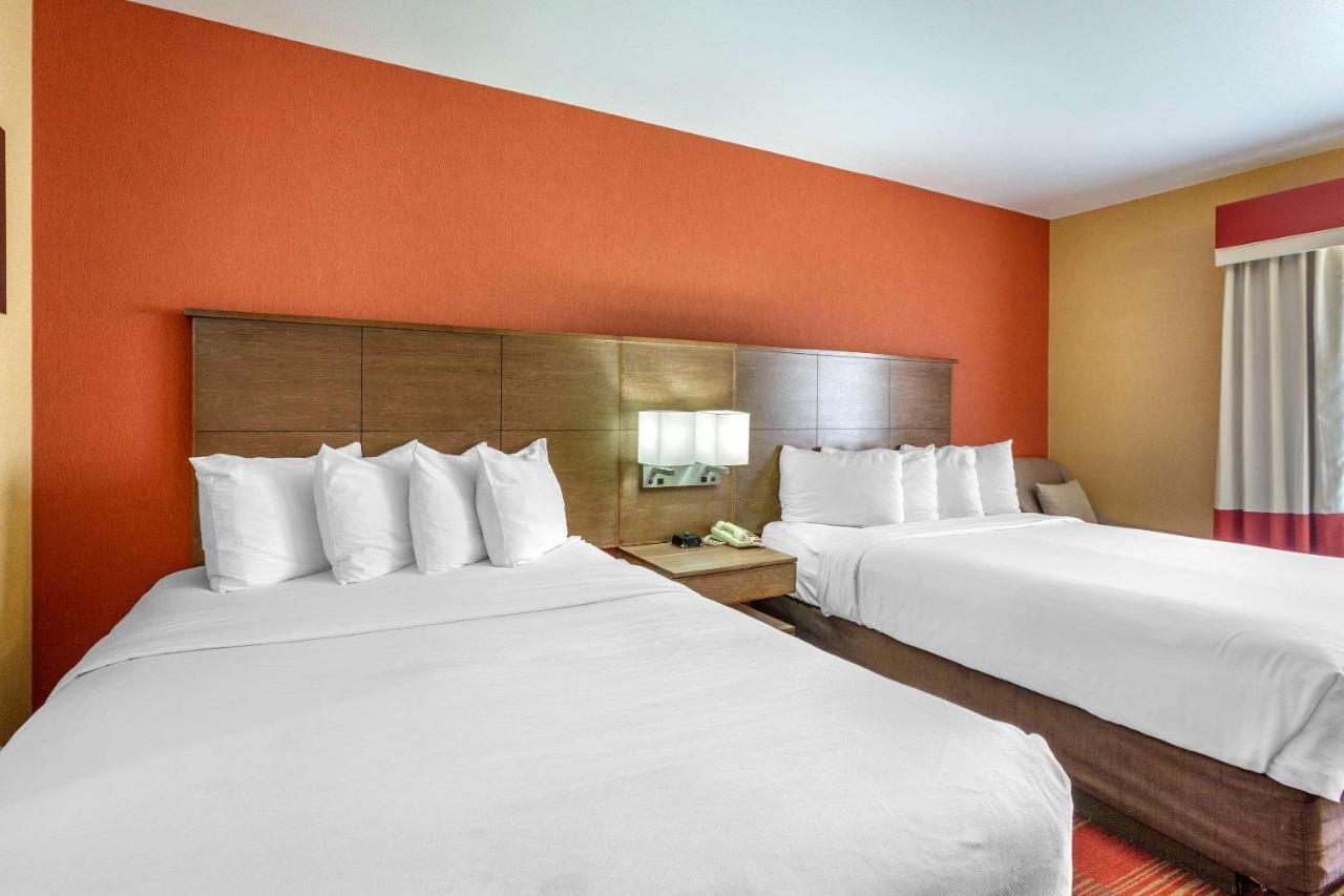 Queen Suite with Balcony and Wet Bar - Non-Smoking at Comfort Inn Flagstaff Lucky Lane I-40