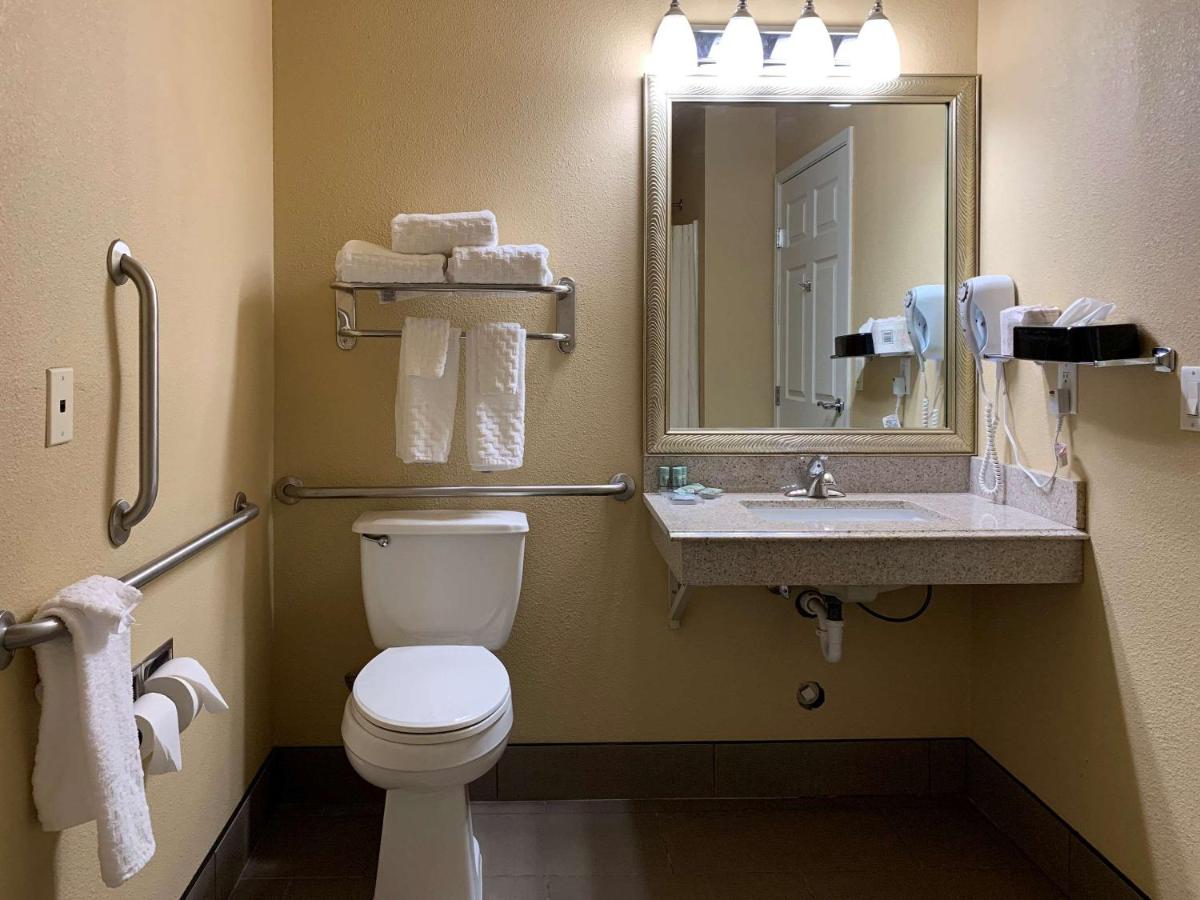 King Room with Roll-In Shower - Accessible/Non Smoking at Comfort Inn Saint Paul East