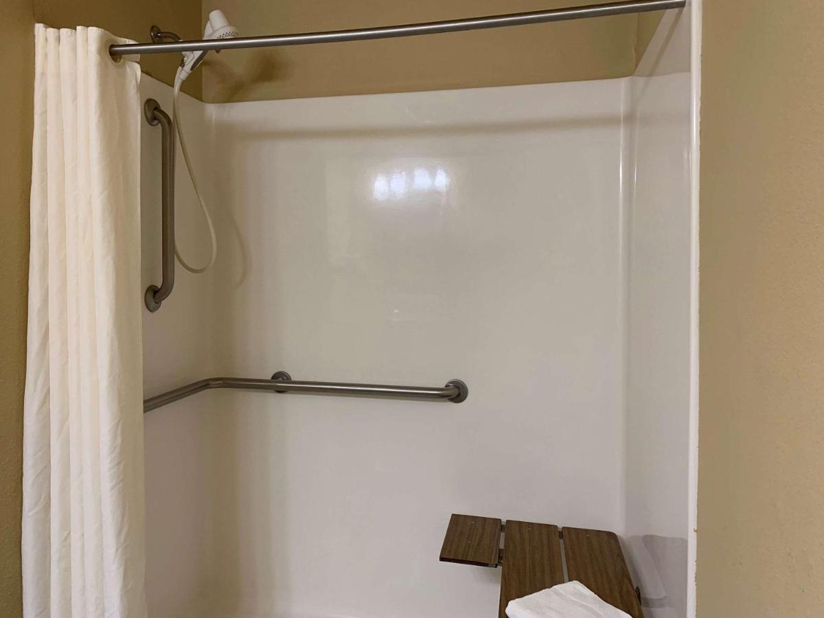 King Room with Roll-In Shower - Accessible/Non Smoking at Comfort Inn Saint Paul East