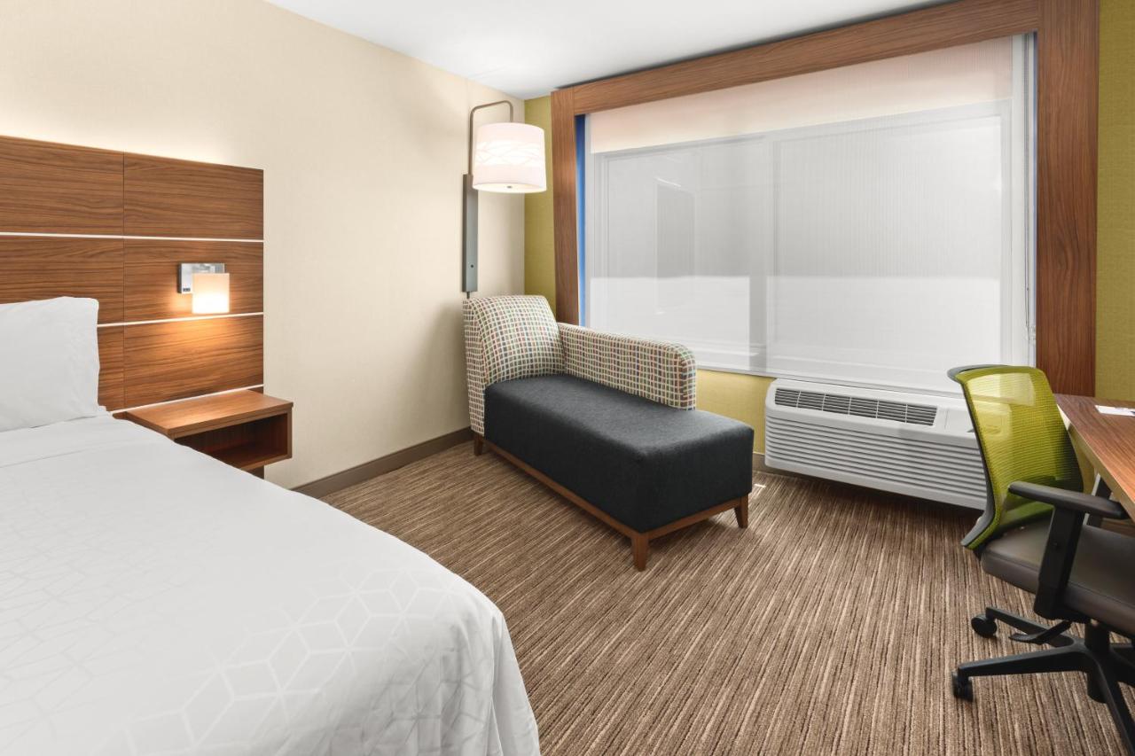 Standard King Room - Non-Smoking at Holiday Inn Express & Suites Suisun City by IHG