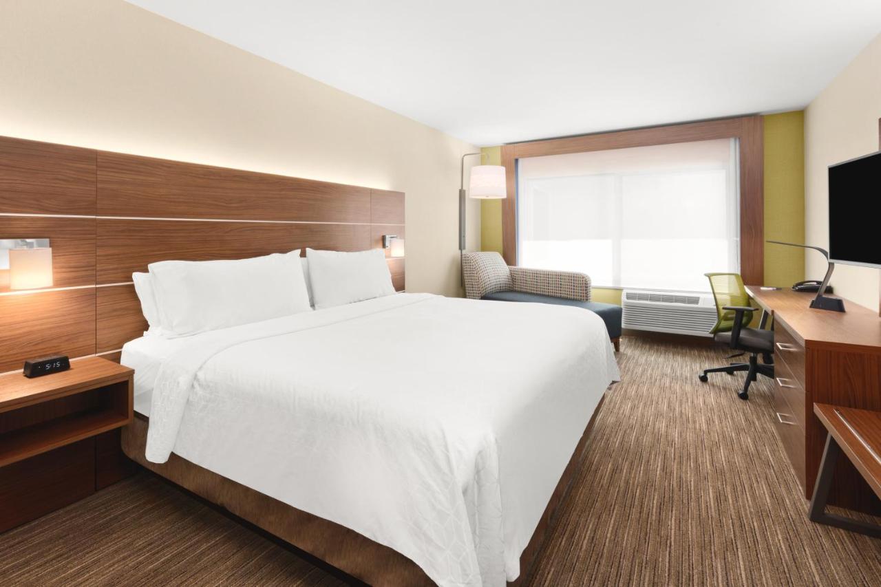 Standard King Room - Non-Smoking at Holiday Inn Express & Suites Suisun City by IHG