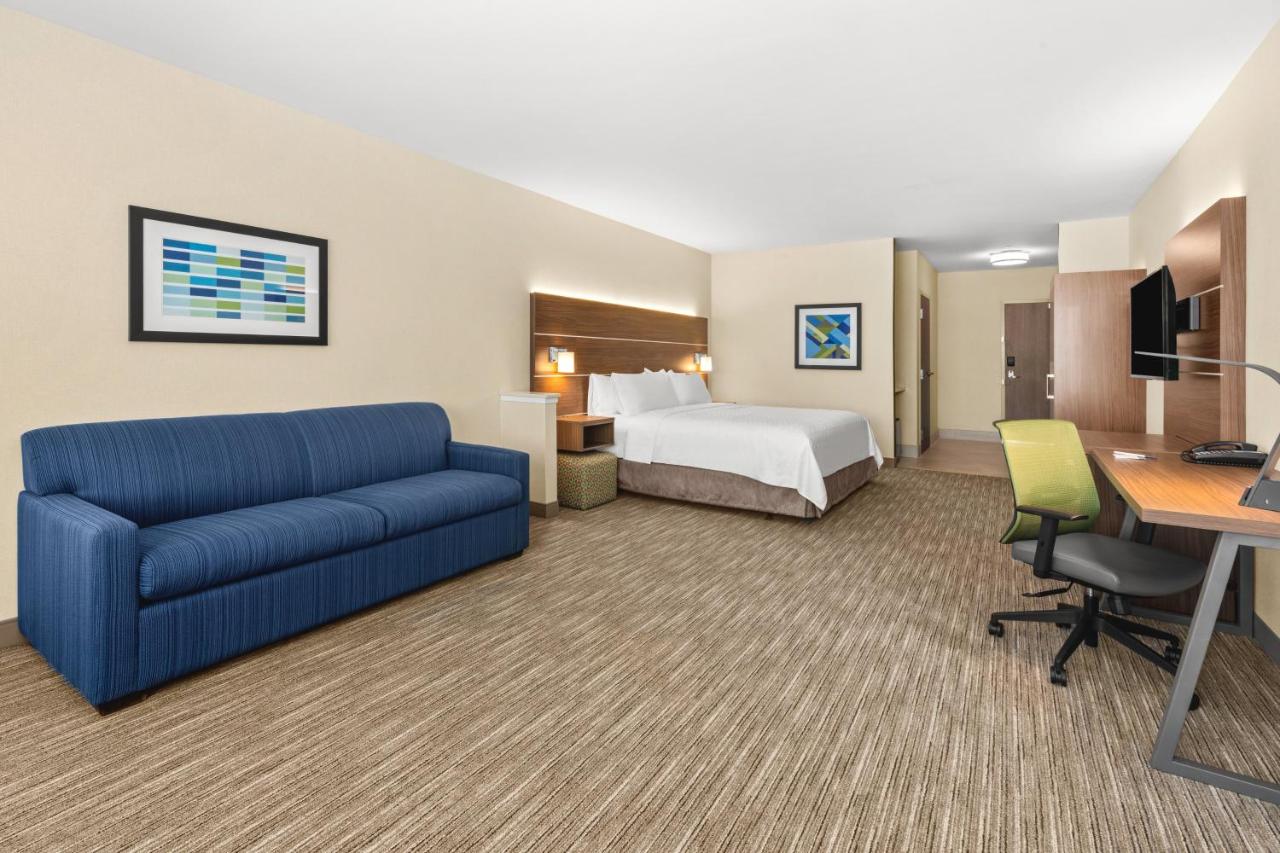 Hearing Accessible King Suite - Non-Smoking at Holiday Inn Express & Suites Suisun City by IHG