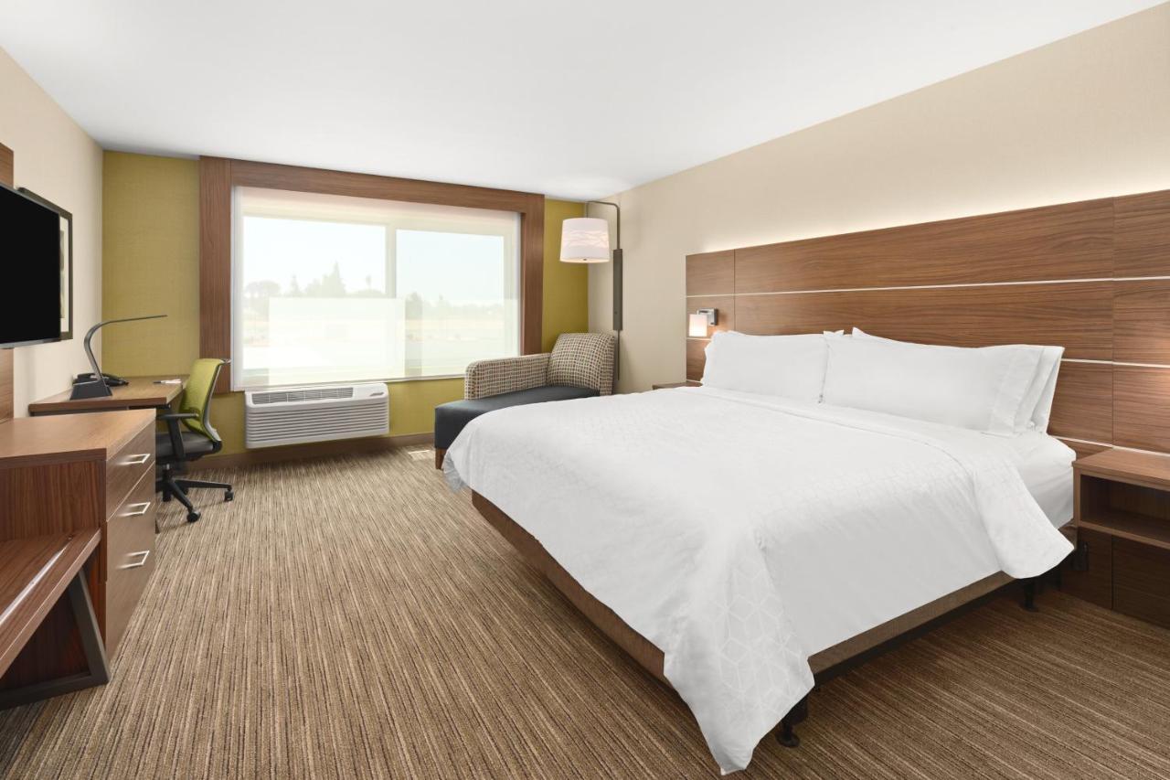 Standard King Room - Non-Smoking at Holiday Inn Express & Suites Suisun City by IHG
