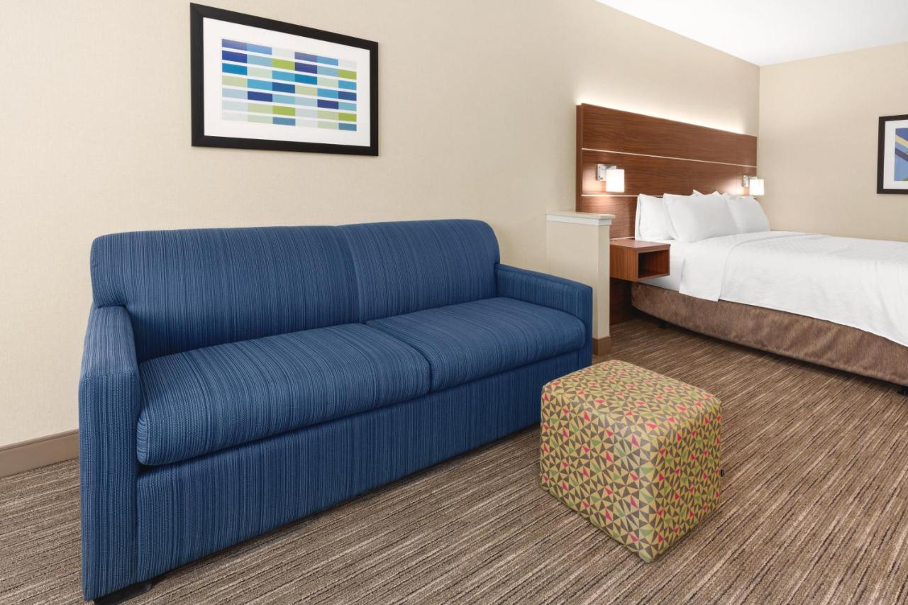 Hearing Accessible King Suite - Non-Smoking at Holiday Inn Express & Suites Suisun City by IHG