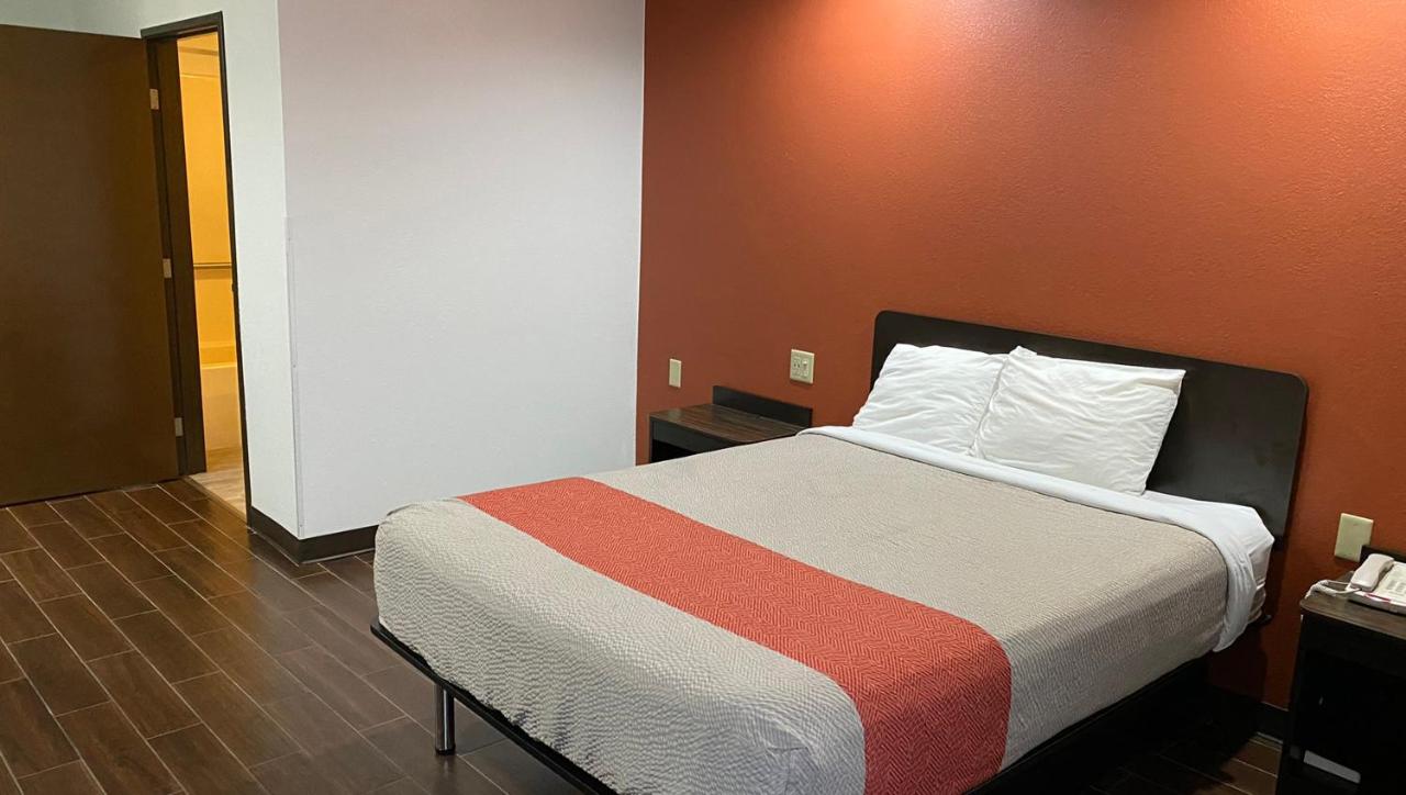 | Relax Inn