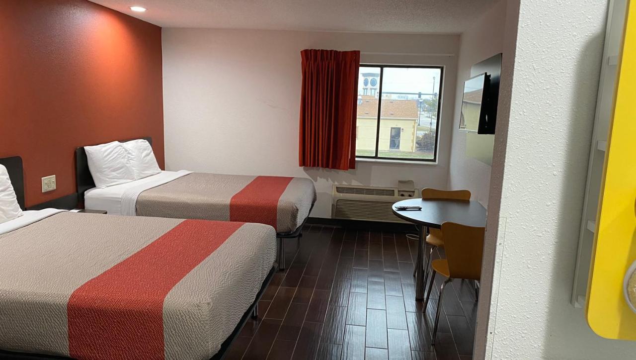 | Relax Inn
