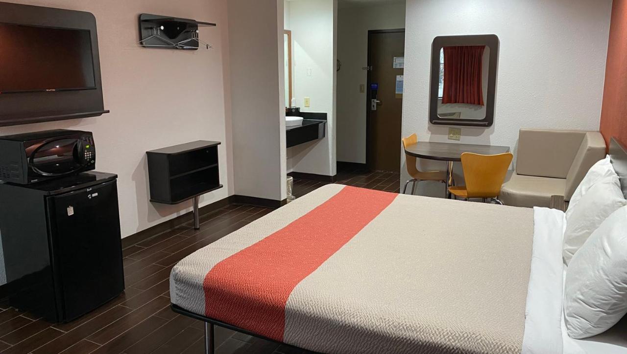 | Relax Inn