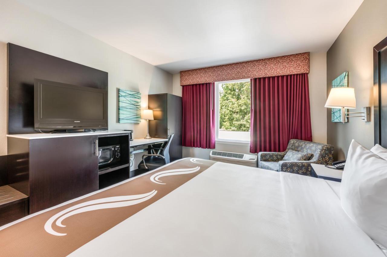 Superior King Room at Quality Inn Poughkeepsie