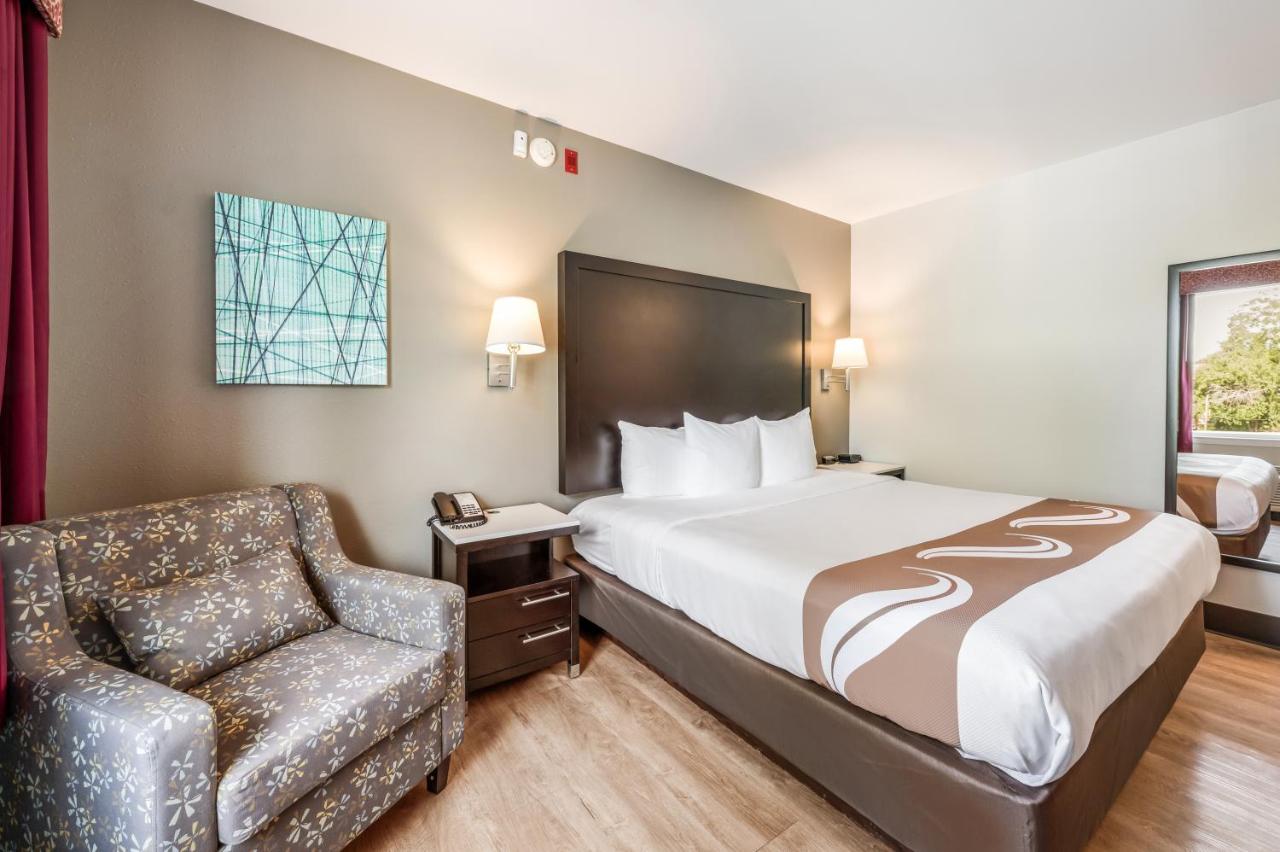 Superior King Room at Quality Inn Poughkeepsie