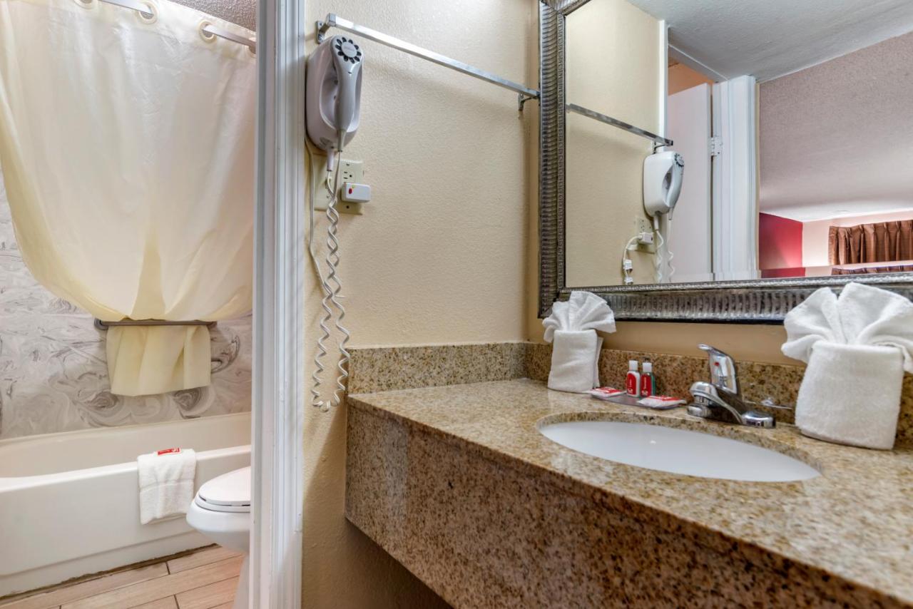 King Room - Non-Smoking at Econo Lodge Oxford near Choccolocco Park