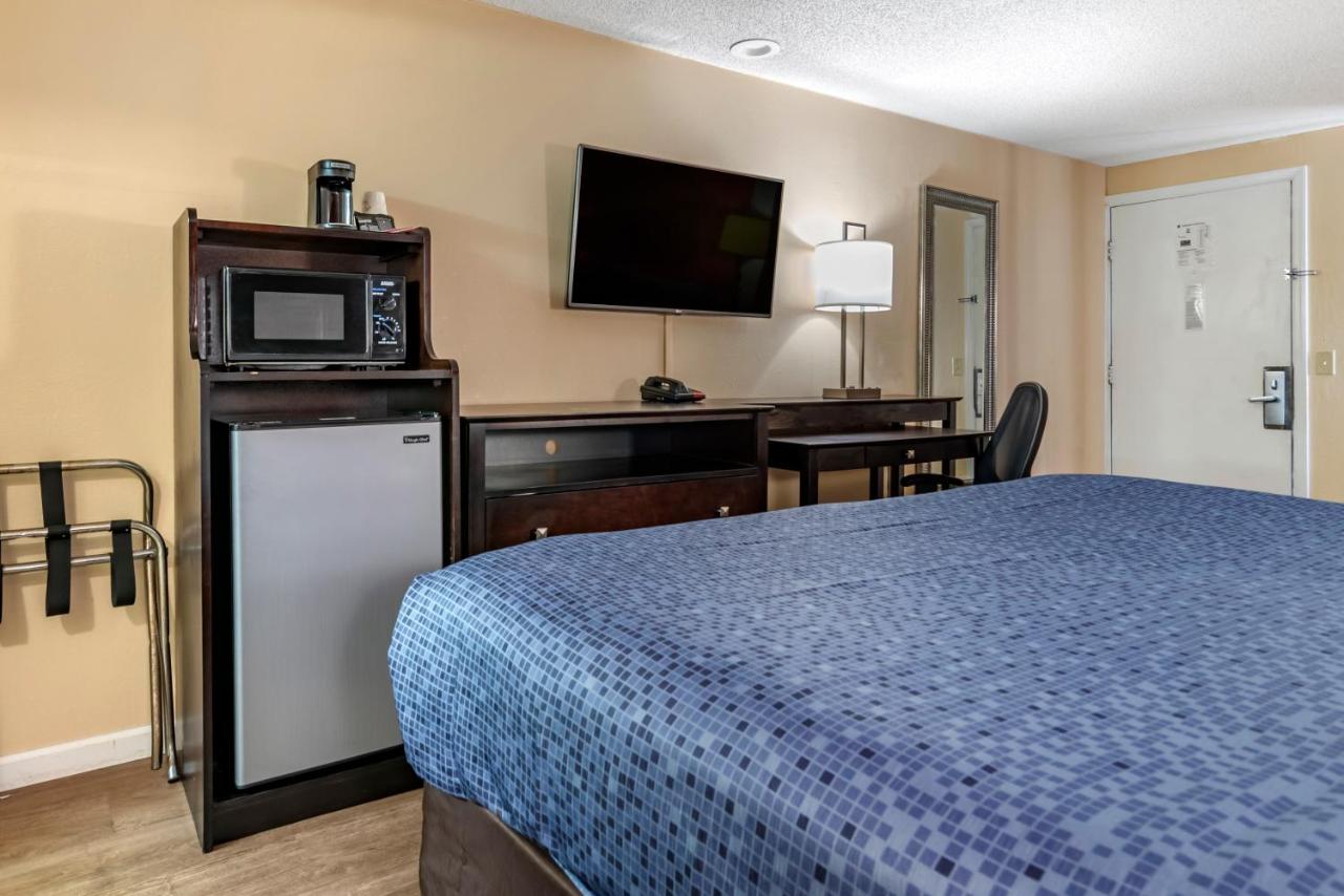 King Room - Non-Smoking at Econo Lodge Oxford near Choccolocco Park